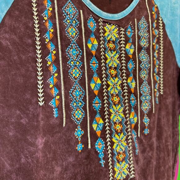Cowgirl Legend, Graphic Embellished Blue and Brown Raglan Blouse. Size Large. - Picture 2 of 6